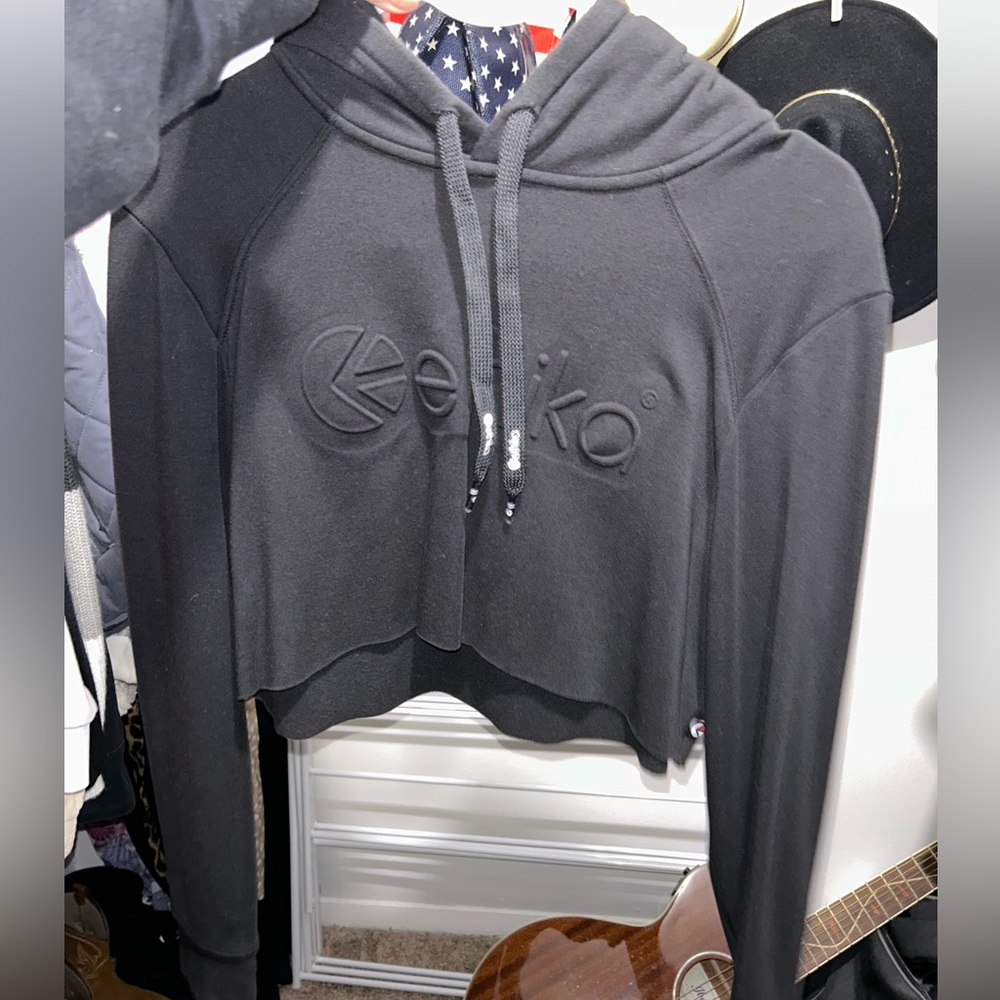 ethika women’s cropped black hoodie. size small.